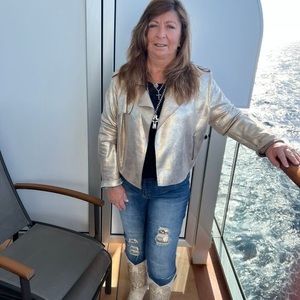 Meet your Posher, Teri